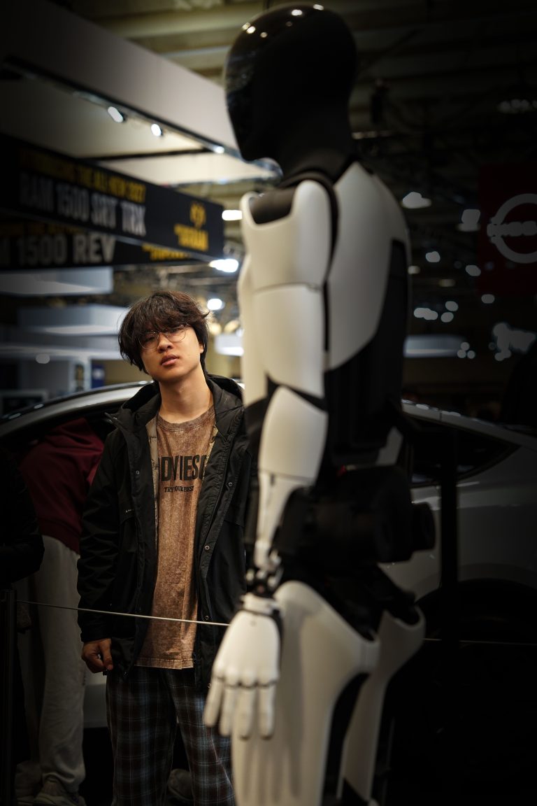 Human and robot interaction guided by neural signals and emotion